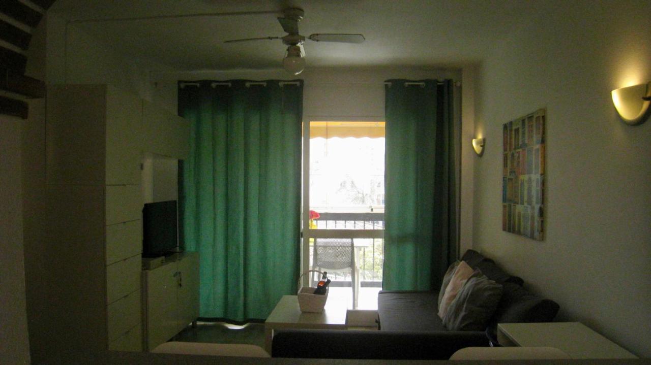 トレモリノスCarihuela Un Dormitorio Junto Al Marアパートメント エクステリア 写真